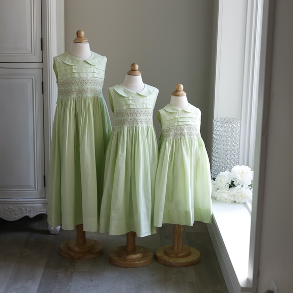 Strasburg Hand Smocked Embroidered Dress Portrait Spring Summer Vacation LOVELY! - Picture 4 of 5